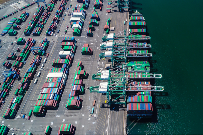 The new Los Angeles dashboard will allow railroads, chassis providers, truckers, warehouse operators, and other port stakeholders to plan their asset and labor needs. Photo credit: Shutterstock.com