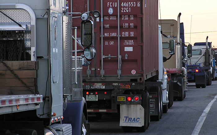 The Port Authority of New York and New Jersey will pay owners of older trucks up to $25,000 to replace them with newer engines. Photo credit: JOC Images.