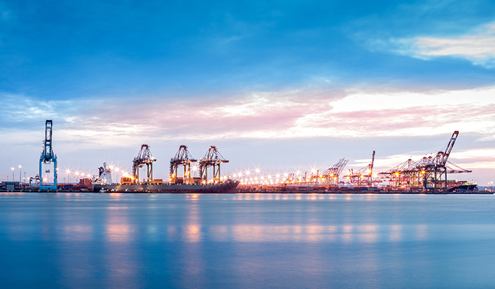 The International Longshoremen’s Association has pledged to bring terminal productivity up to at least 30 crane moves per hour. Photo credit: Shutterstock.com.