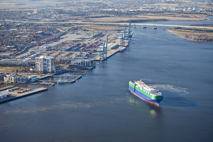 The Port of Charleston and CSX Transportation and Norfolk Southern Railway have extended their terminal hours due emergency cable repairs on the James B. Edwards Wando River Bridge. (Above: The Port of Charleston, South Carolina.) Photo credit: Shutterstock.com. Port of Charleston, South Carolina.