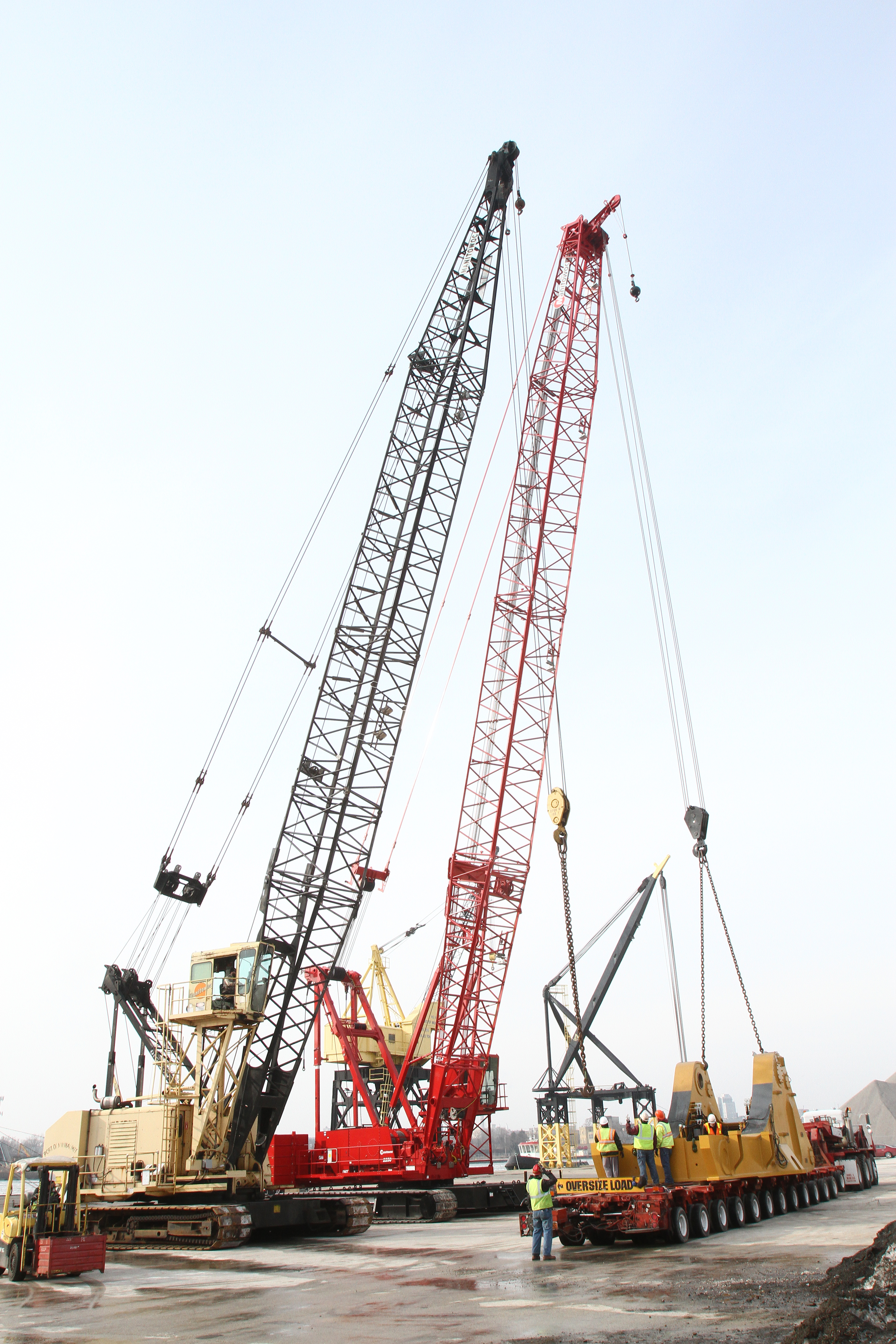 272ton crane makes first lift at Milwaukee