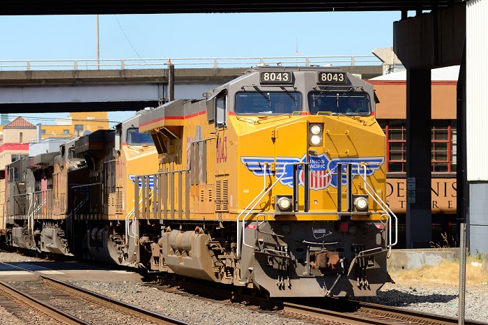 Shippers gave railroads poor marks on its latest quarterly report card; railroads blamed inclement weather and say better times are ahead. Shippers and lawmakers argue the problems are deeper. Photo credit: Shutterstock.com. Union Pacific Railroad in Oregon.