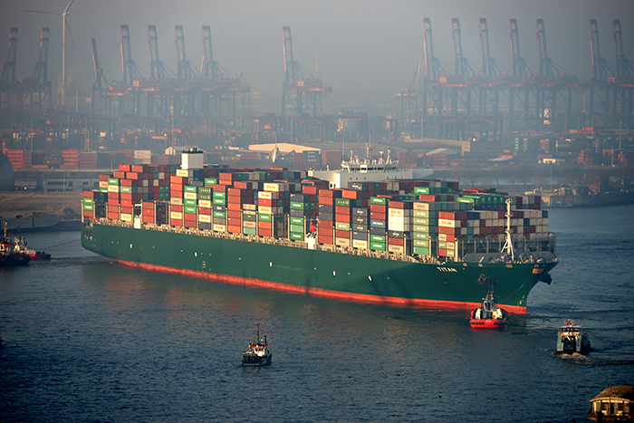 Ships can now navigate the Vorhafen Harbor Basin more easily.
