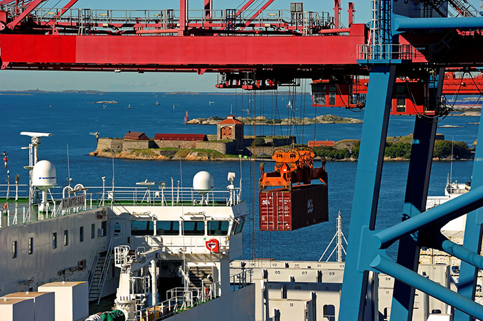 The low rate of crane moves per hour at Gothenburg is poised to sink further.