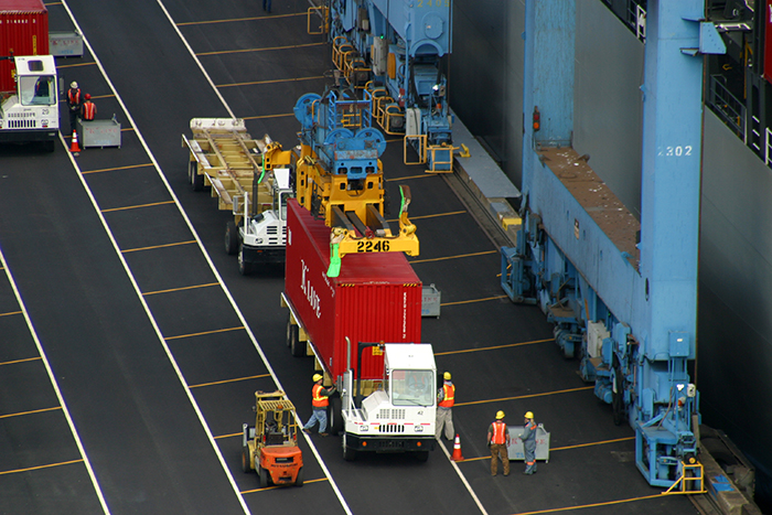 US longshore labor unions are contemplating early contract extensions.