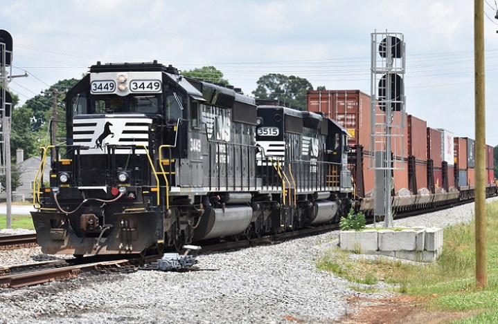 Norfolk Southern Railway's intermodal volume grew in the first quarter while train speeds improved, one of the few bright spots in an otherwise bleak first quarter. Photo credit: Shutterstock.com