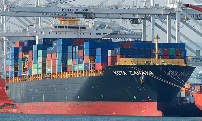 Import volume at the port of Oakland rose 2.4 percent in 2017. Photo credit: Shutterstock.