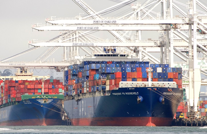 (Above: Ships at the Port of Oakland.) Photo credit: Shutterstock.com. Port of Oakland.