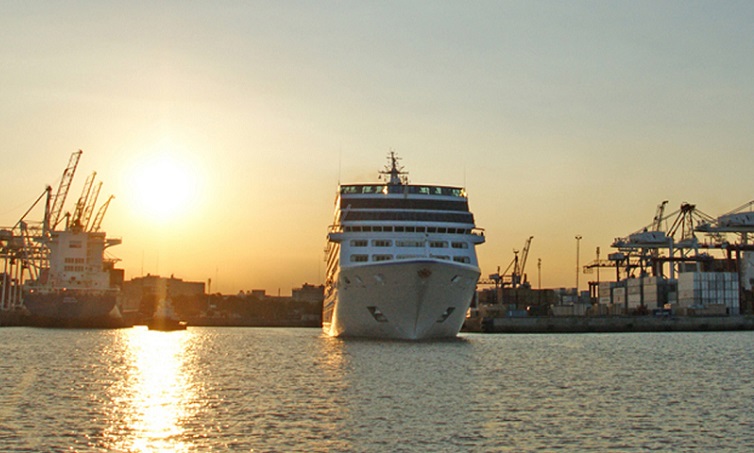 Buenos Aires ports registered at 8.9 percent volume growth rate in 2017, to 1.47 million TEU. (Above: Puerto Nuevo, Buenos Aires, Argentina.) Photo credit: Rob Ward. Puerto Nuevo, Buenos Aires, Argentina.
