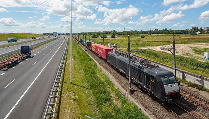 Without freight trains like this one, the port of Rotterdam would need an additional 840 trucks to handle the cargo from an 18,000-TEU ship.