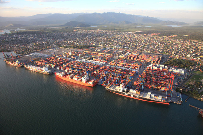 The Santos shipping community is demanding a quick resolution to costly draft restrictions.