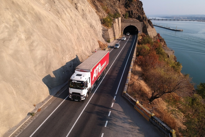 Smaller truck operators in Europe have been challenged by the rapid change in their customer base as demand for essential products soared, while the volume of non-essential consumer goods tumbled. Photo credit: Shutterstock