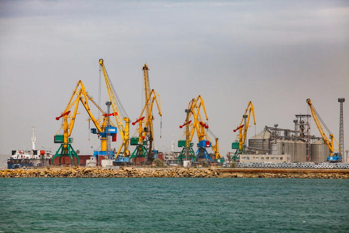 Cargo handling infrastructure shortcomings on the Caspian Sea are delaying container shipments and adding to transit times along the middle corridor between China and Europe. Photo credit: Shutterstock