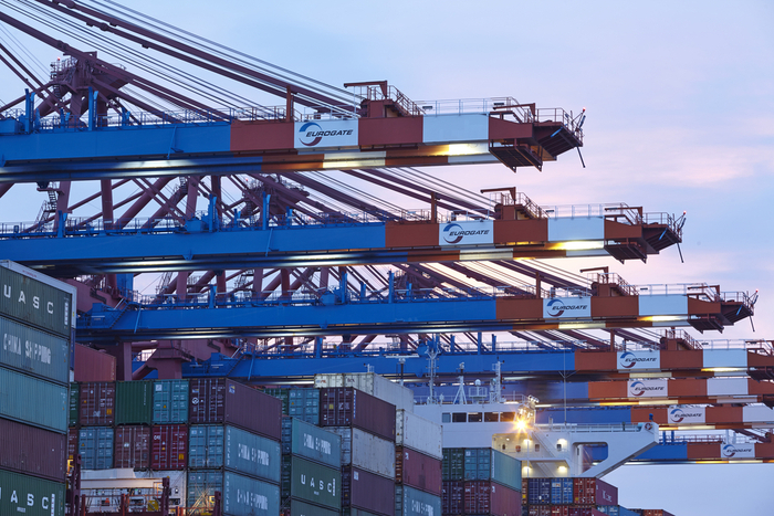 Congestion at Hamburg port has seen 2M carriers shifting calls by its AE7/Condor-service to Bremerhaven until the end of July. Photo credit: Shutterstock