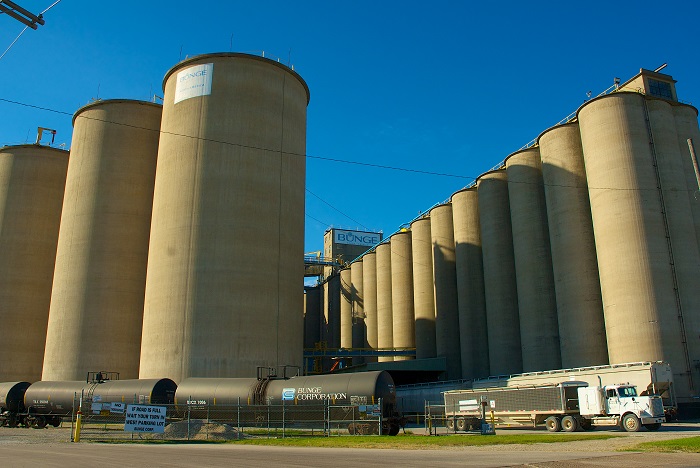 The immediate impact of lost export opportunities because of retaliation by US trading partners to the Trump administration’s tariffs is a major, negative development for US businesses. Even so, the longer-term damage from the erosion of the US’s reputation as a reliable supplier of agricultural products should really concern beneficial cargo owners, ag exporters have been told. (Above: Silos at a soybean farm in Kansas, United States.) Photo credit: Shutterstock.com Soybean silos in Kansas, United States.
