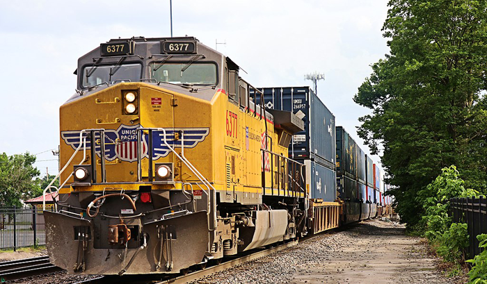 Union Pacific reported the lowest third quarter intermodal rail volume since 2016, along with train speeds slower than a year ago. Photo credit: Tyler Silvest/Wikicommons.