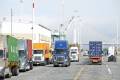 SSA Marine said truckers who participate in free flow drayage in West Coast ports such as Oakland (above) consistently achieve turn times of 15 to 20 minutes, compared with an hour or longer in conventional operations. Photo credit: Shutterstock.com.